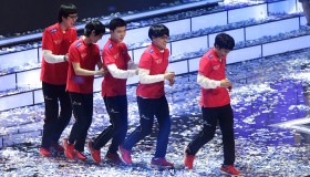 TES俱乐部Hang与Kanavi锤石盲僧Solo对决，精彩操作引爆热搜